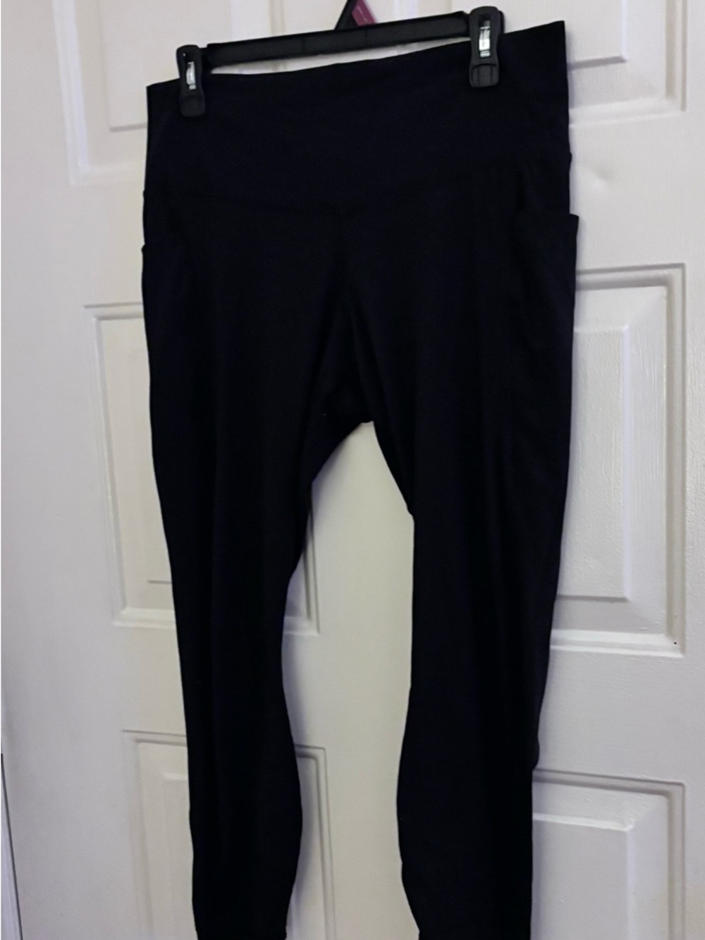 High-Waist Black Active Leggings with Side Pockets